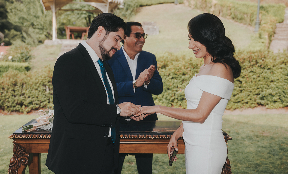 Pareja sonriendo